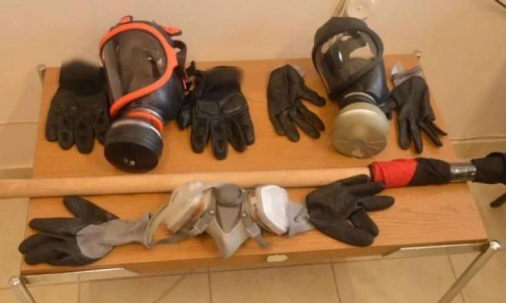 Πάτρα: Μολότοφ, φιάλες βουτανίου και εμπρηστικούς μηχανισμούς βρήκε η ΕΛΑΣ μετά τα επεισόδια του Πολυτεχνείου